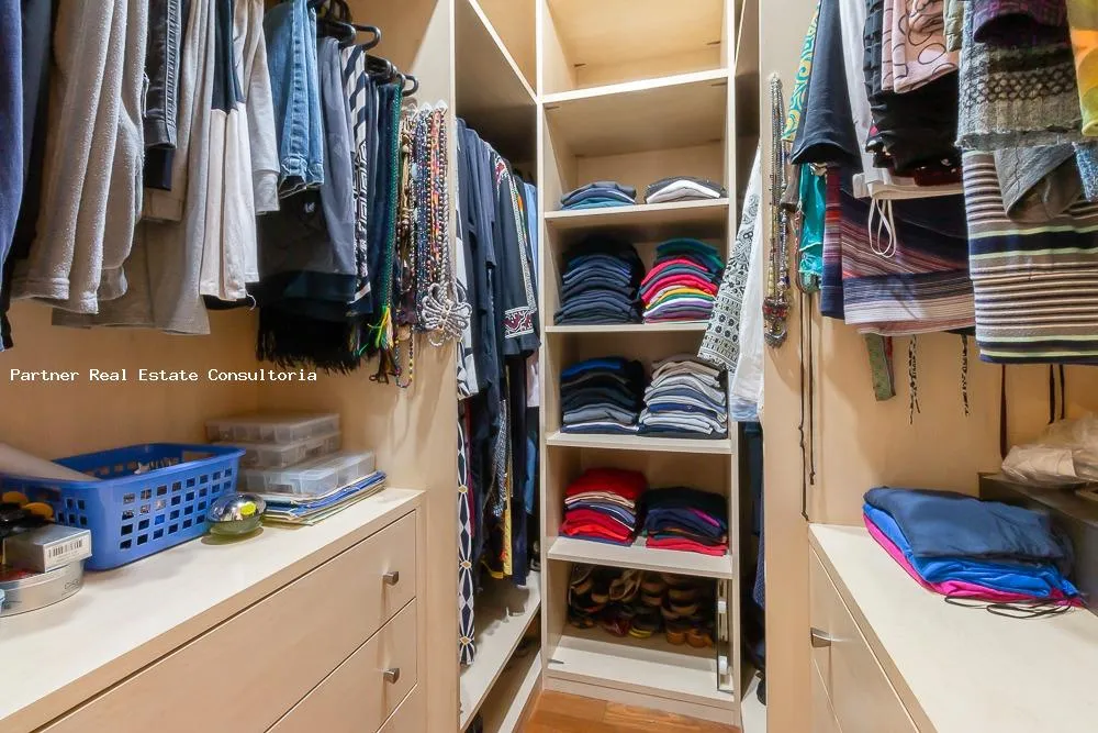 Apartamento, 3 quartos, 240 m² - Foto 1