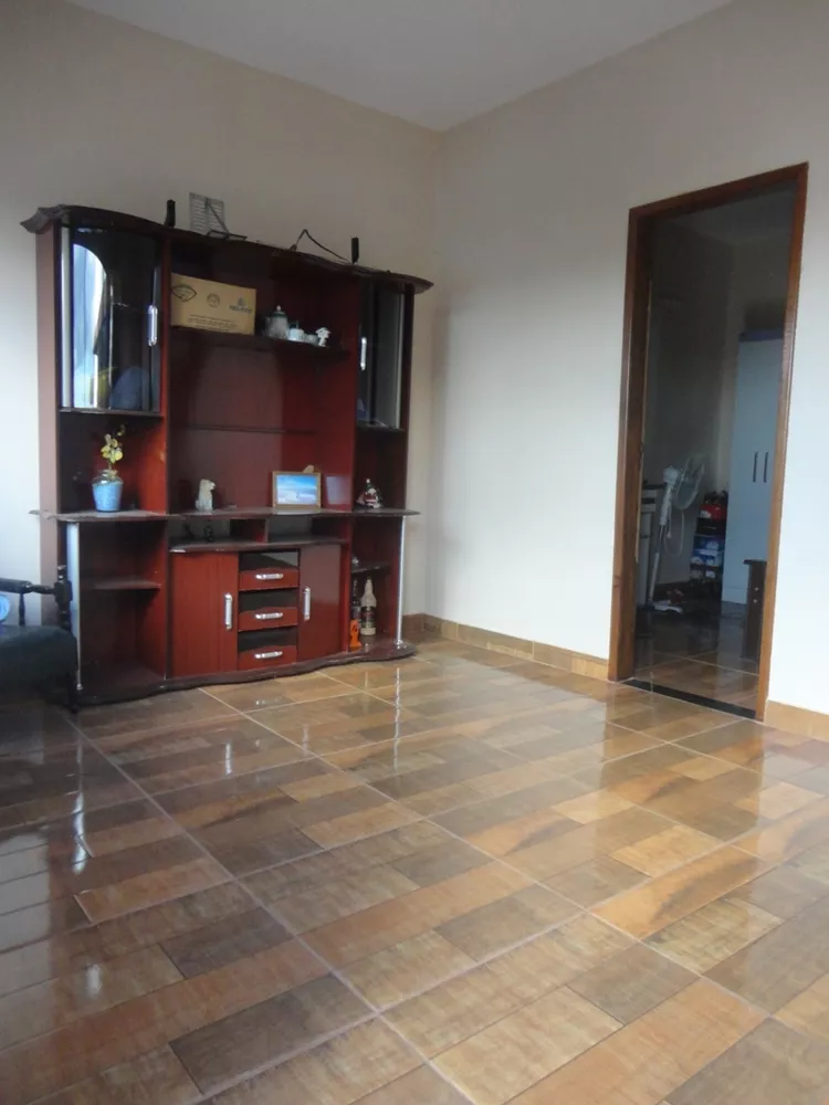 Casa à venda com 4 quartos, 123m² - Foto 1