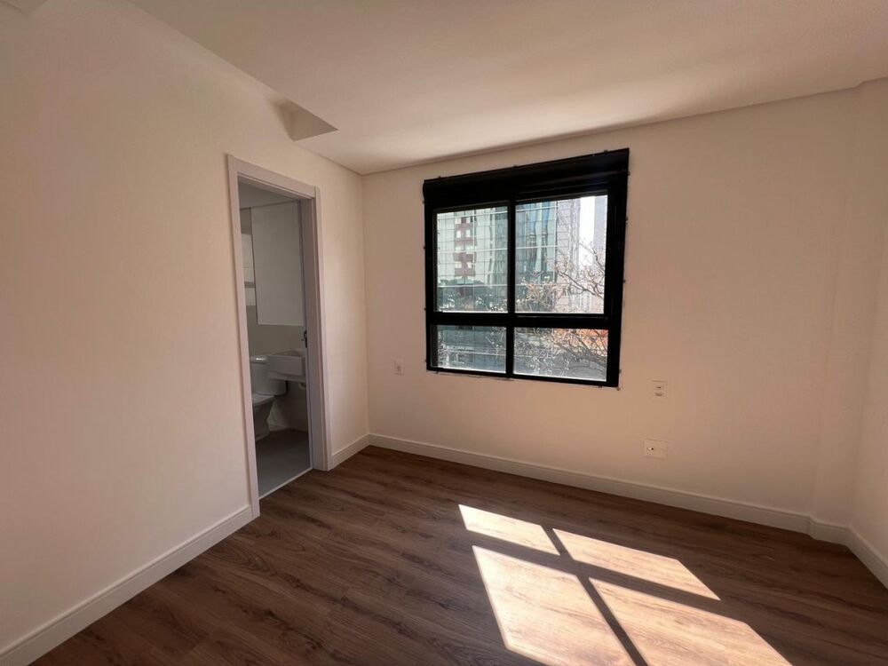 Apartamento à venda com 3 quartos, 170m² - Foto 1
