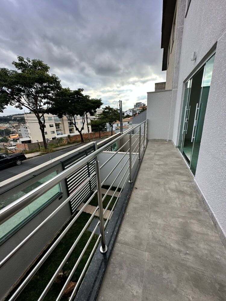 Casa à venda com 3 quartos, 184m² - Foto 2