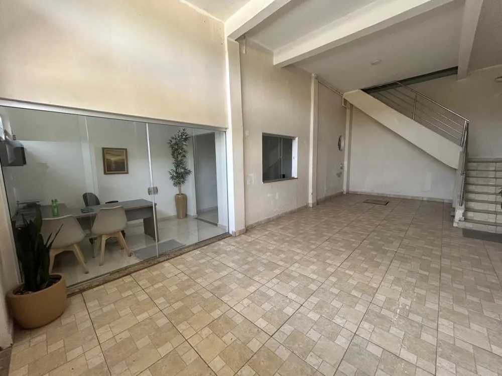 Casa, 2 quartos, 240 m² - Foto 1