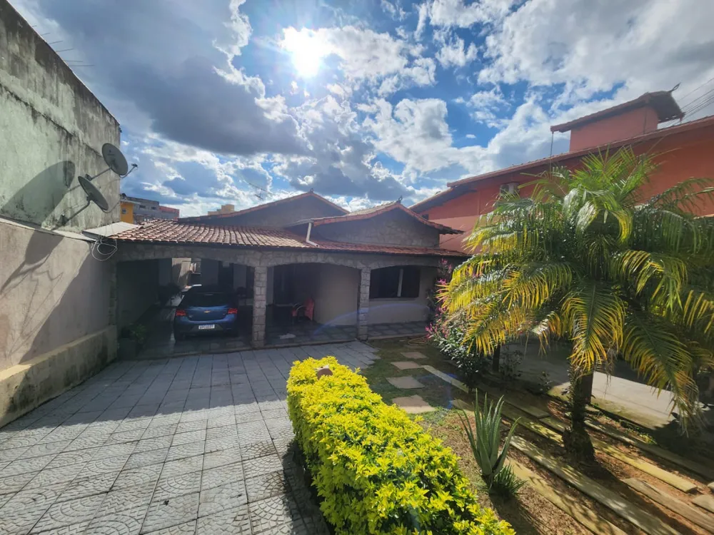 Casa, 4 quartos, 248 m² - Foto 1