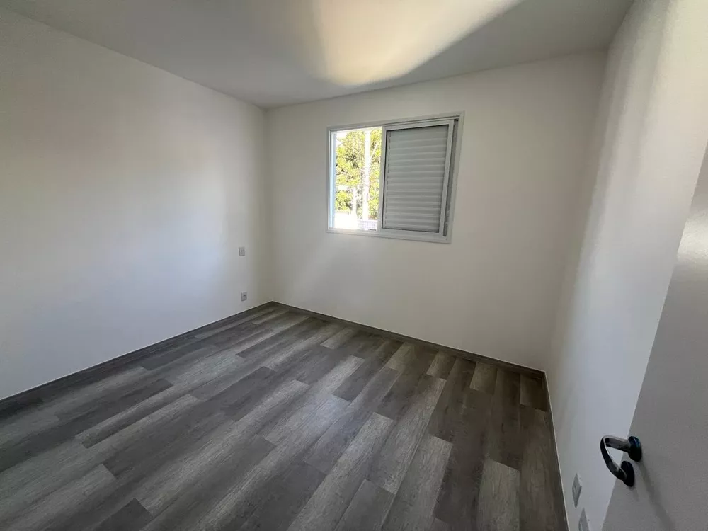 Apartamento à venda com 3 quartos, 75m² - Foto 2