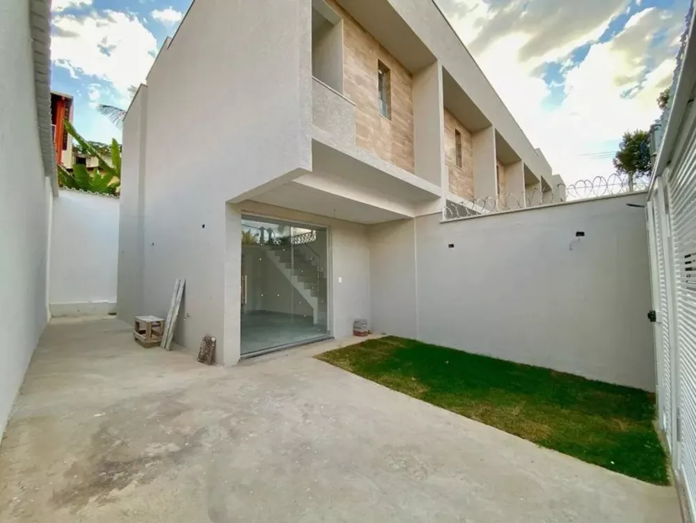 Casa à venda com 3 quartos, 96m² - Foto 1