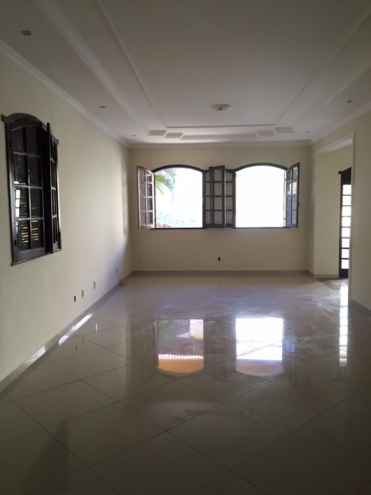 Casa à venda com 4 quartos, 247m² - Foto 3