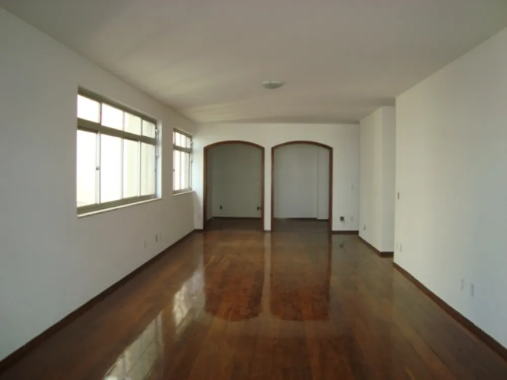 Apartamento, 3 quartos, 220 m² - Foto 1