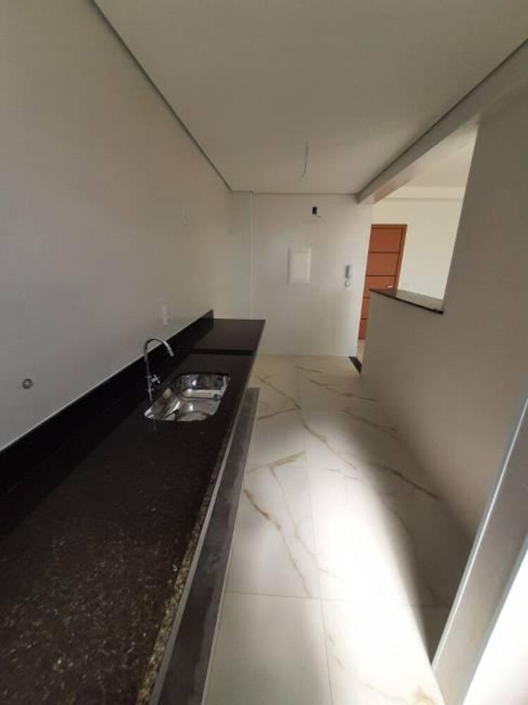 Apartamento à venda com 3 quartos, 83m² - Foto 2