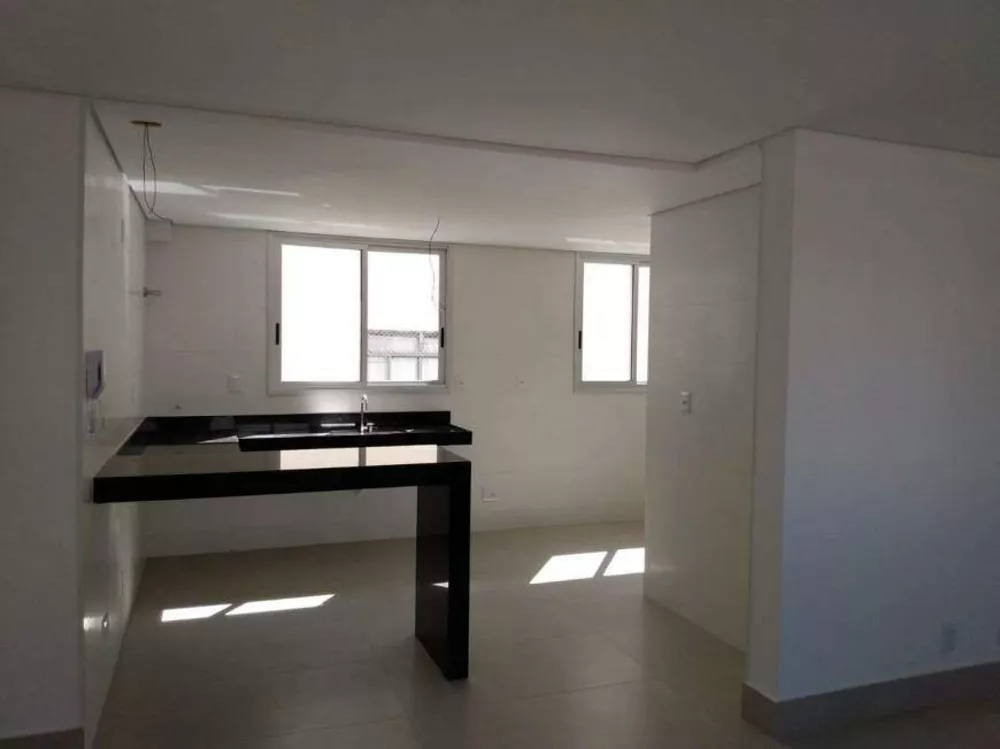 Apartamento à venda com 3 quartos, 95m² - Foto 2