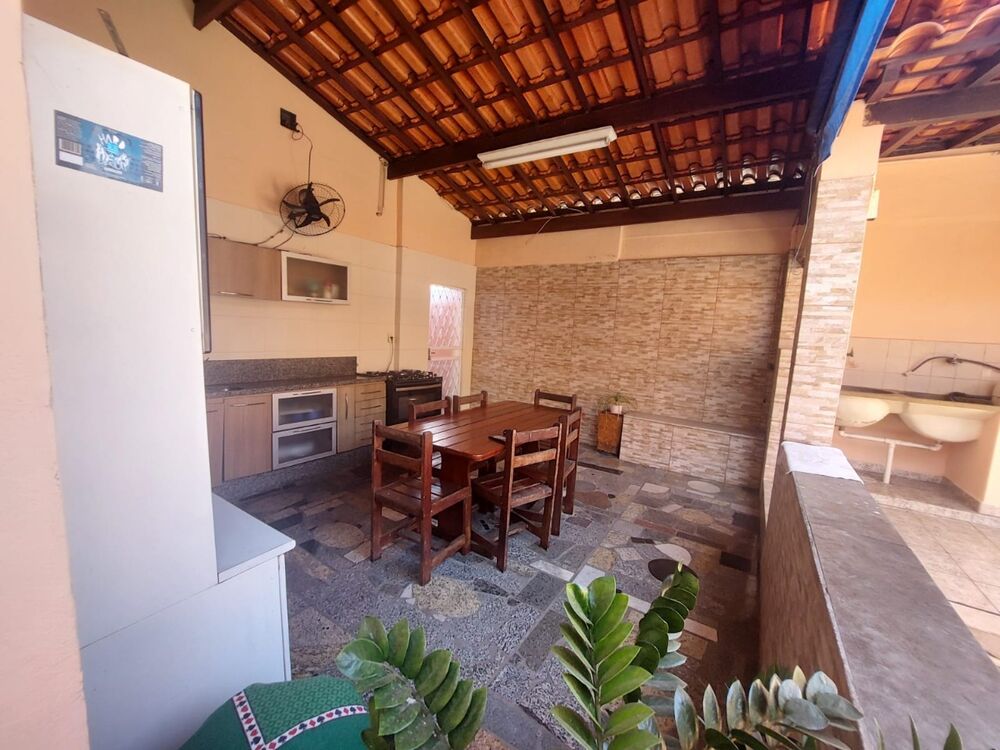 Casa à venda com 3 quartos, 360m² - Foto 1