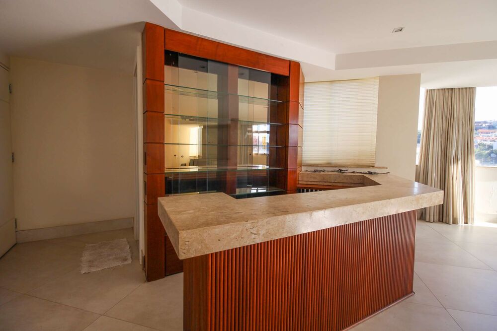 Apartamento à venda com 3 quartos, 175m² - Foto 2