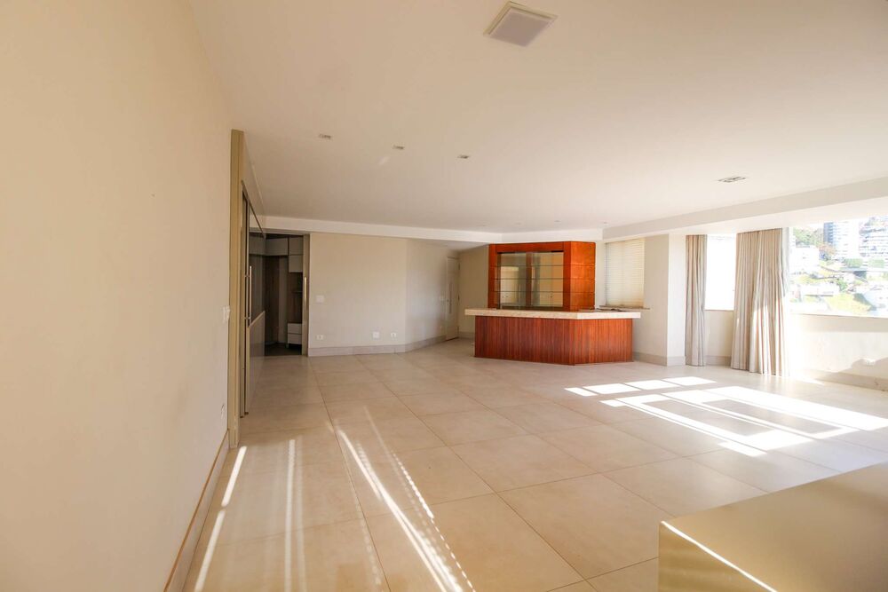 Apartamento à venda com 3 quartos, 175m² - Foto 1