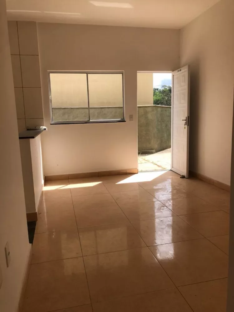 Casa à venda com 3 quartos, 97m² - Foto 2