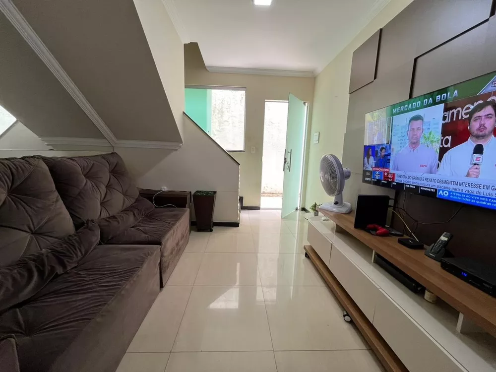 Casa à venda com 2 quartos, 52m² - Foto 1