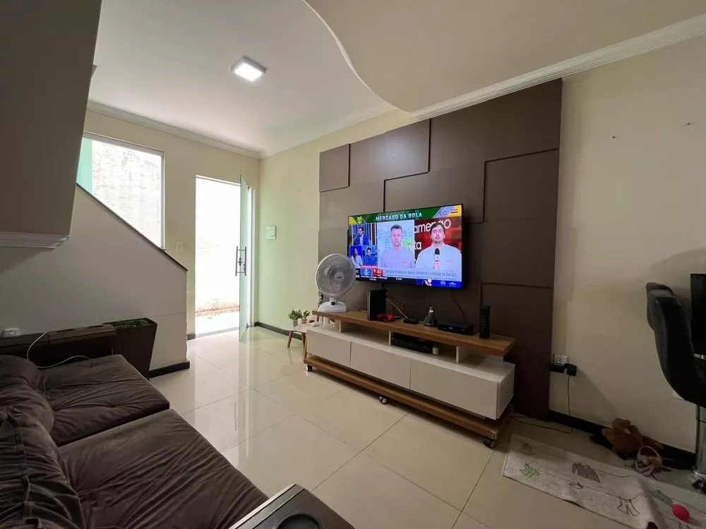 Casa à venda com 2 quartos, 52m² - Foto 2