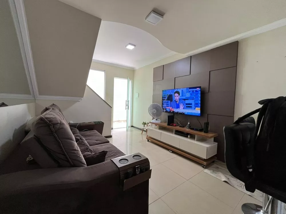 Casa à venda com 2 quartos, 52m² - Foto 4