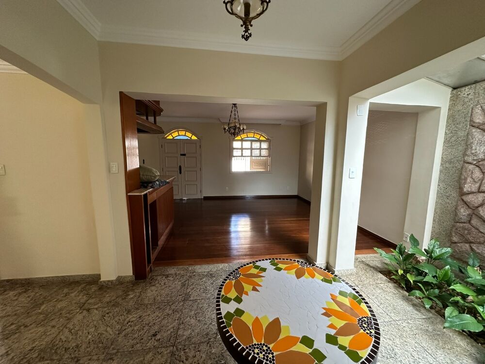 Casa à venda com 5 quartos, 311m² - Foto 2