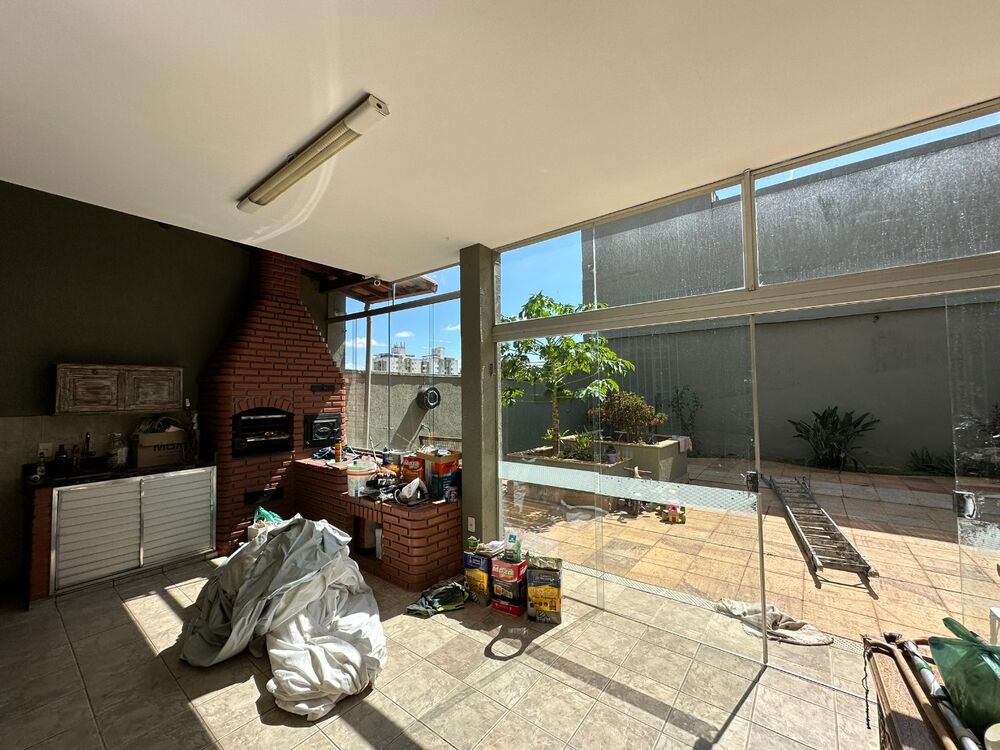 Casa à venda com 5 quartos, 311m² - Foto 4
