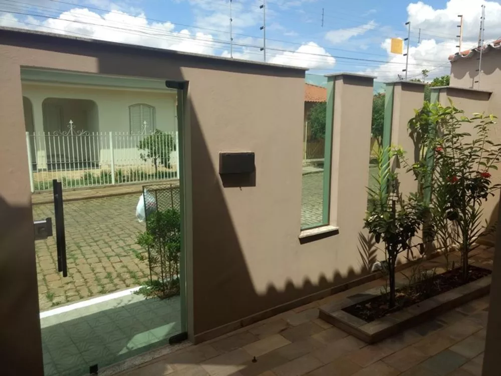 Casa à venda com 3 quartos, 150m² - Foto 2