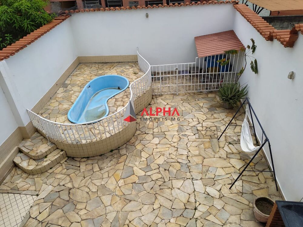 Casa à venda com 3 quartos, 255m² - Foto 4