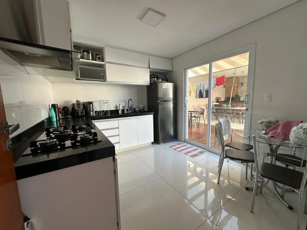 Casa, 4 quartos, 240 m² - Foto 11