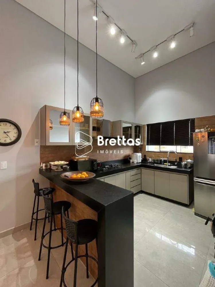Casa, 4 quartos, 252 m² - Foto 1