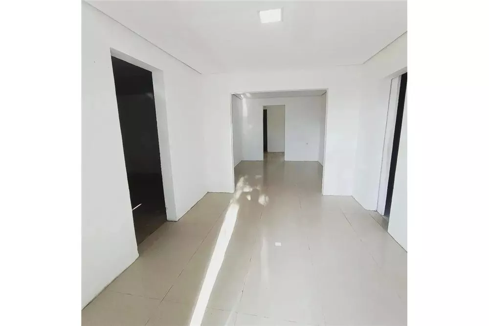 Casa à venda com 2 quartos, 80m² - Foto 2