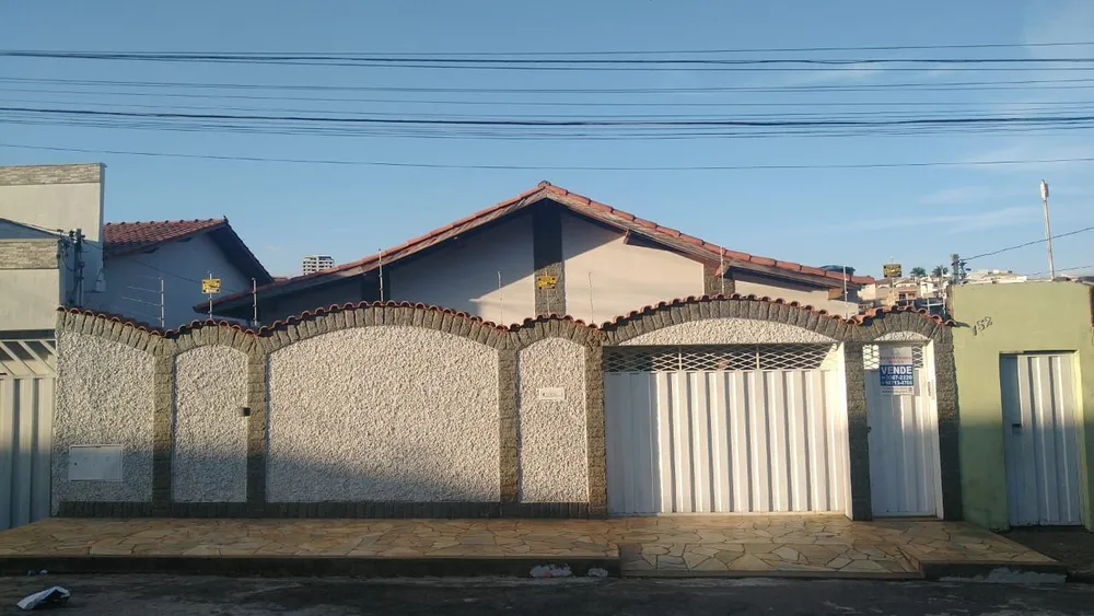 Casa, 3 quartos, 261 m² - Foto 1