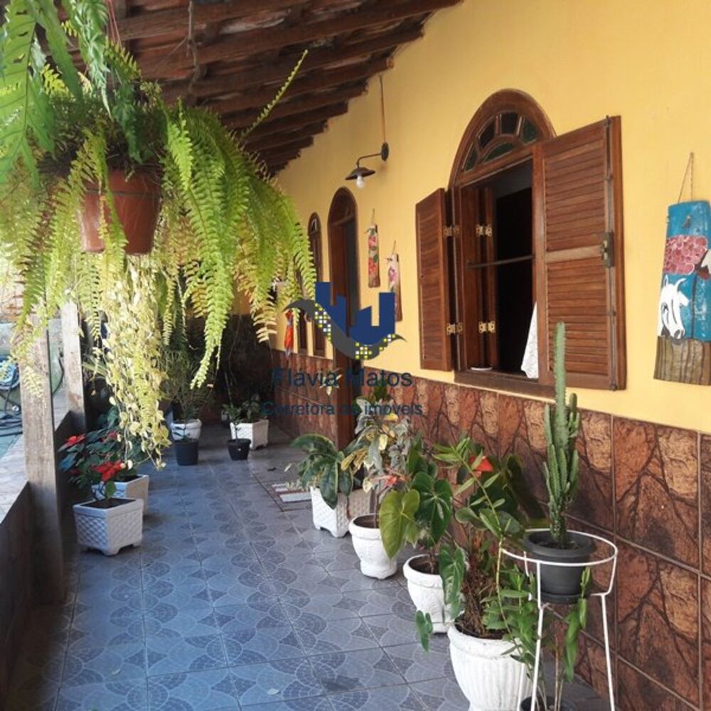 Casa à venda com 4 quartos, 240m² - Foto 1