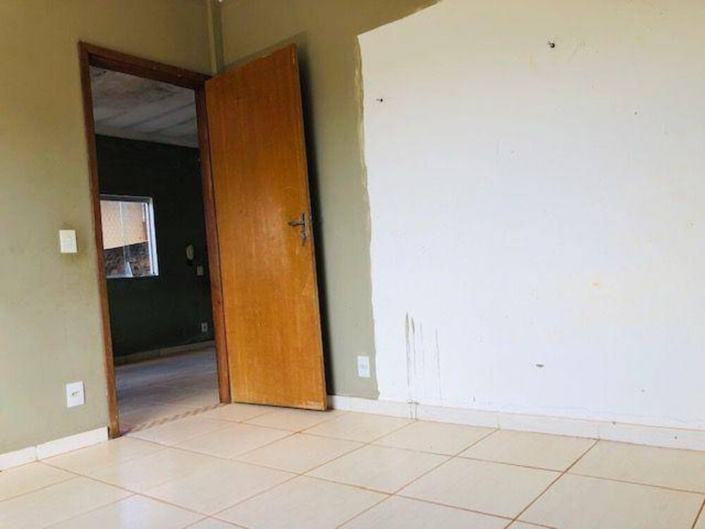 Casa à venda com 2 quartos, 200m² - Foto 2
