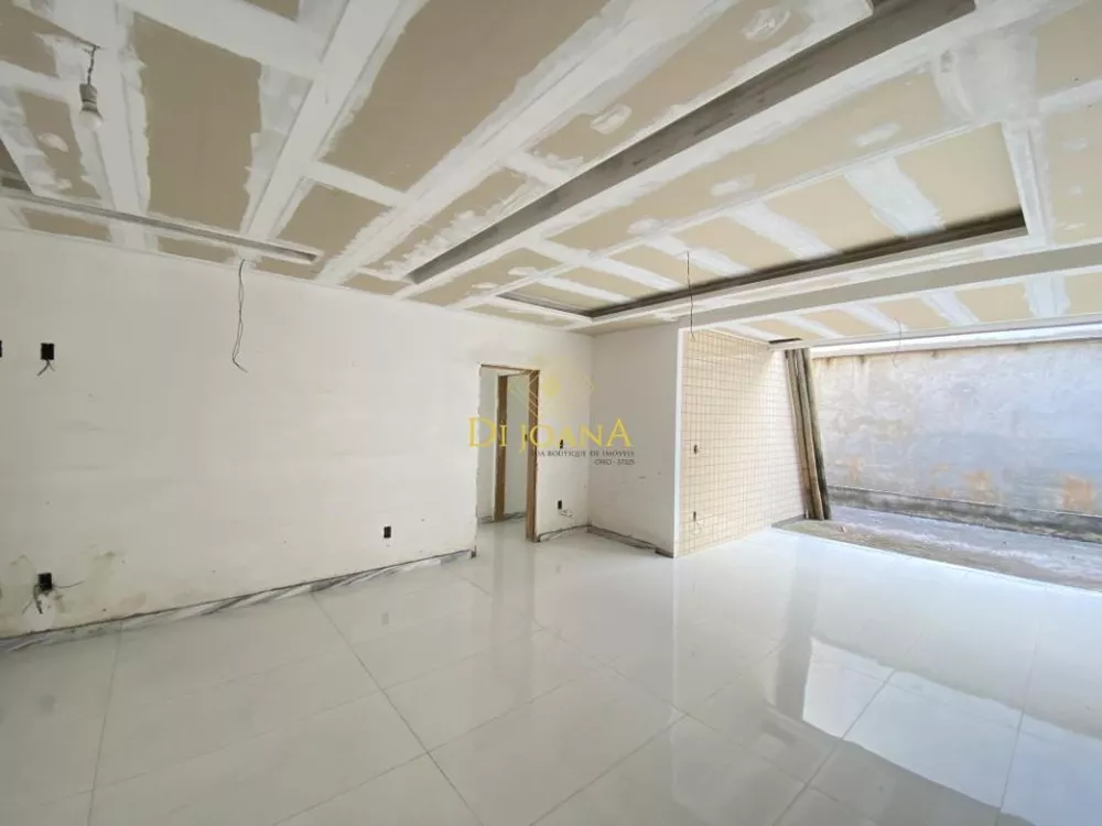 Apartamento à venda com 3 quartos, 157m² - Foto 2