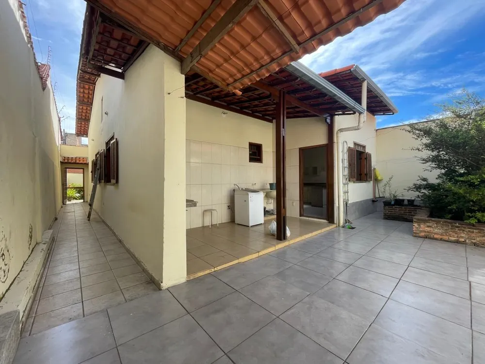 Casa, 3 quartos, 295 m² - Foto 1