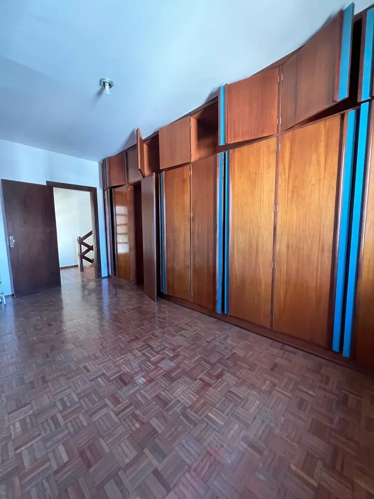 Casa à venda com 5 quartos, 225m² - Foto 14