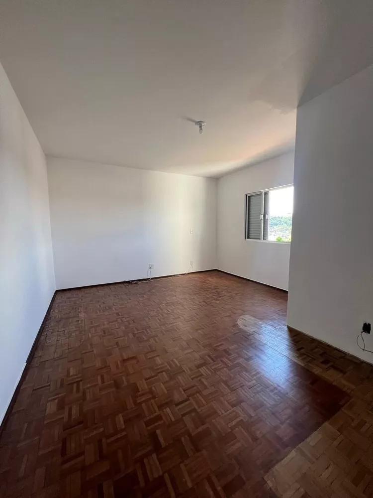 Casa à venda com 5 quartos, 225m² - Foto 20