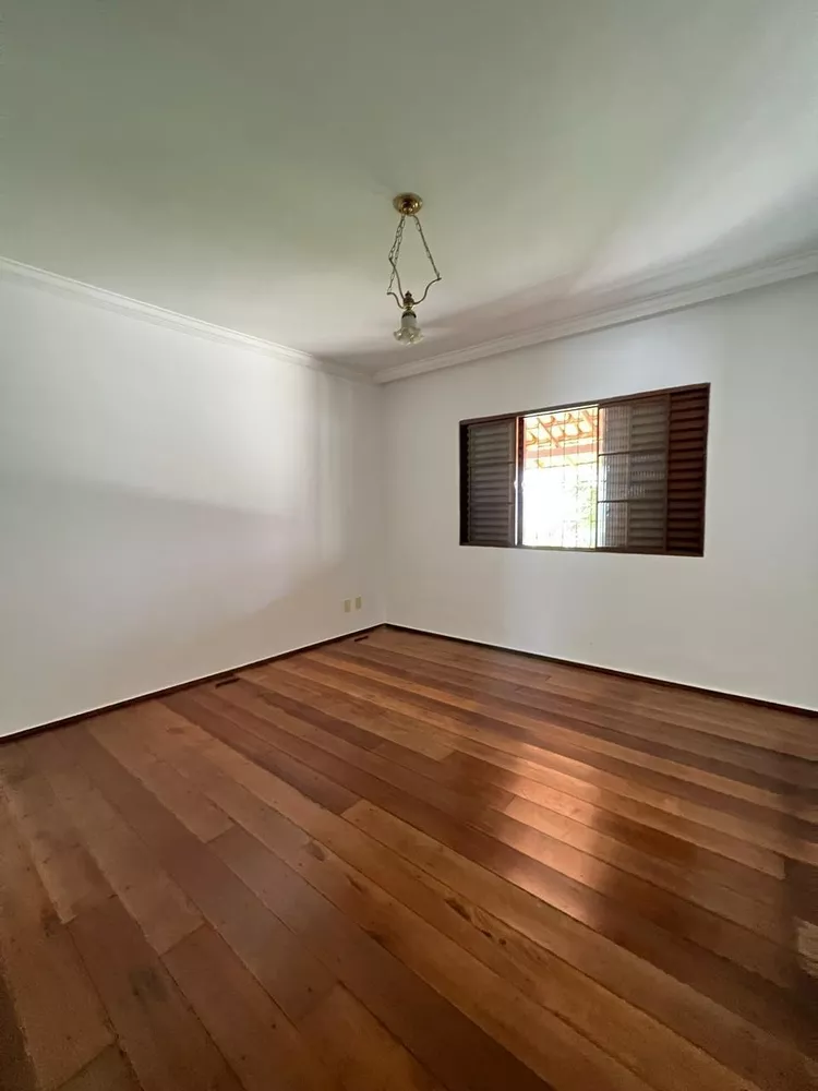 Casa à venda com 5 quartos, 225m² - Foto 12