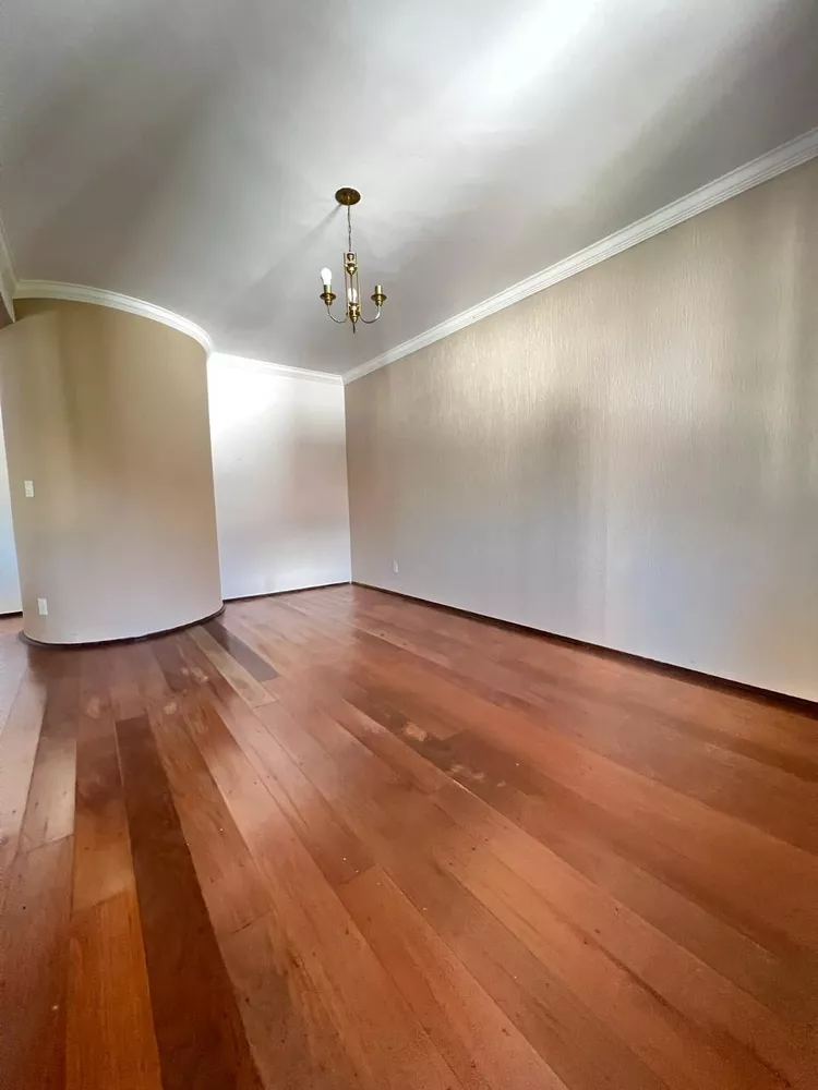 Casa à venda com 5 quartos, 225m² - Foto 8