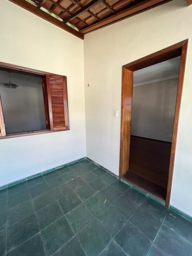 Casa à venda com 5 quartos, 225m² - Foto 9