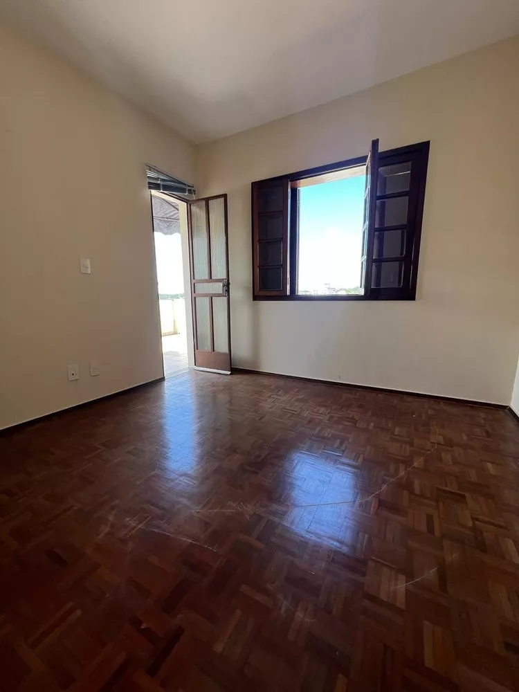 Casa à venda com 5 quartos, 225m² - Foto 18