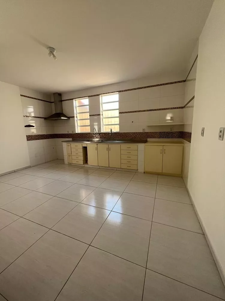 Casa à venda com 5 quartos, 225m² - Foto 6