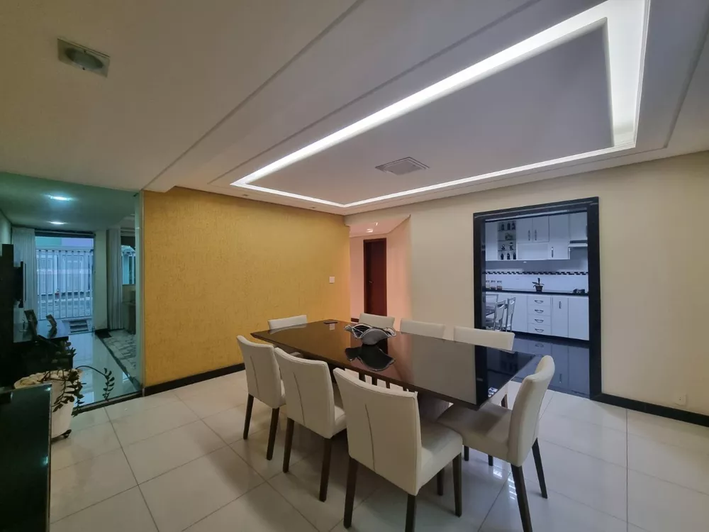 Casa de Condomínio à venda com 3 quartos, 300m² - Foto 1