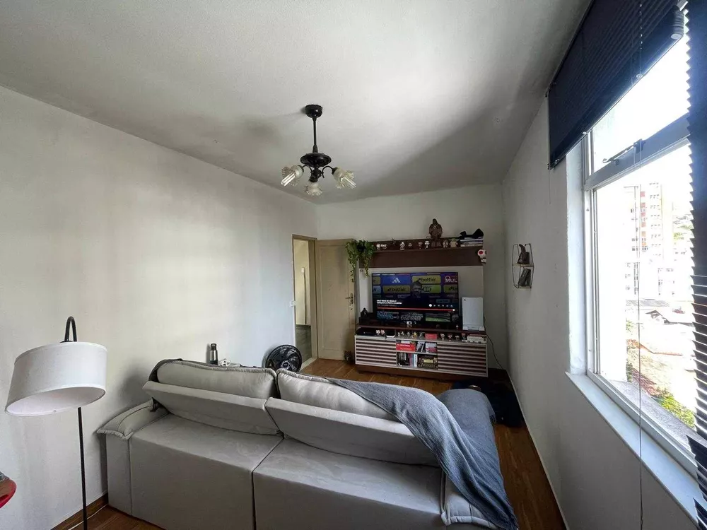 Apartamento à venda com 3 quartos, 130m² - Foto 1