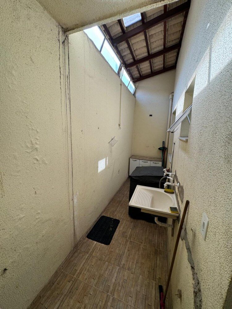 Casa à venda com 2 quartos, 127m² - Foto 1