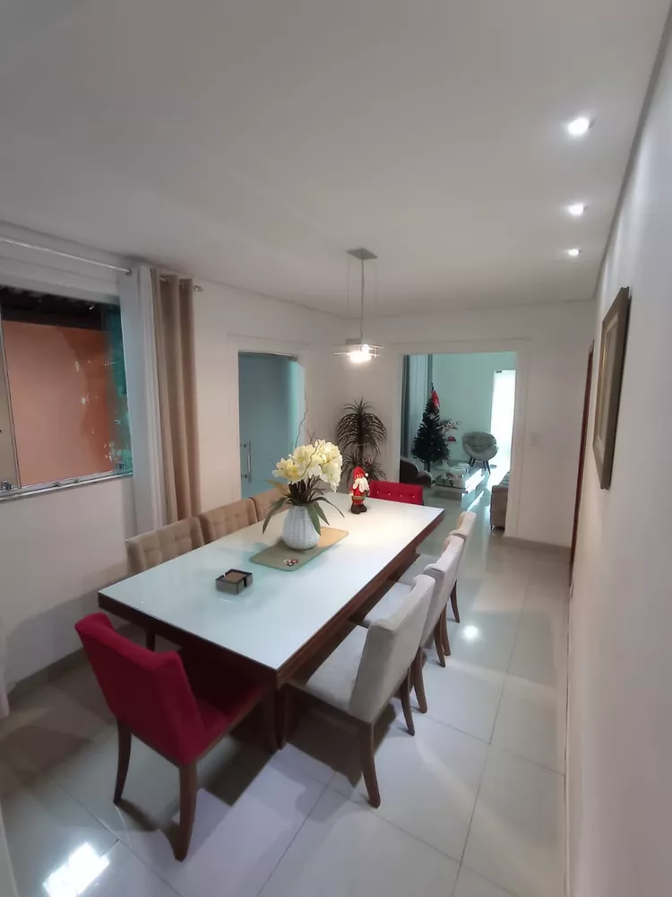 Casa à venda com 4 quartos, 120m² - Foto 1