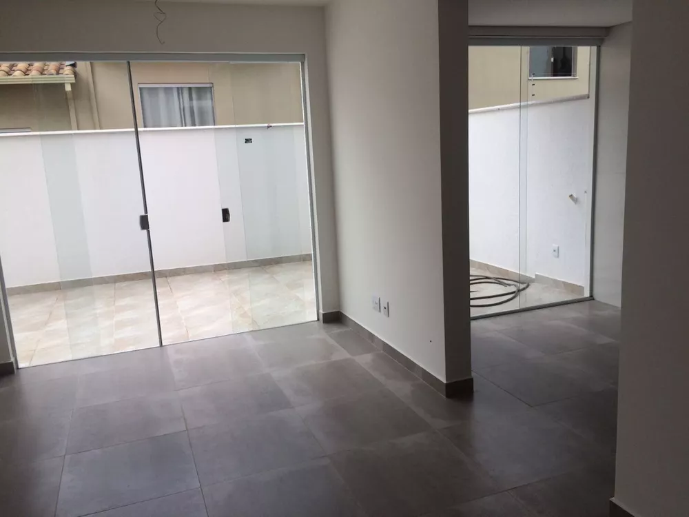 Apartamento à venda com 3 quartos, 70m² - Foto 2