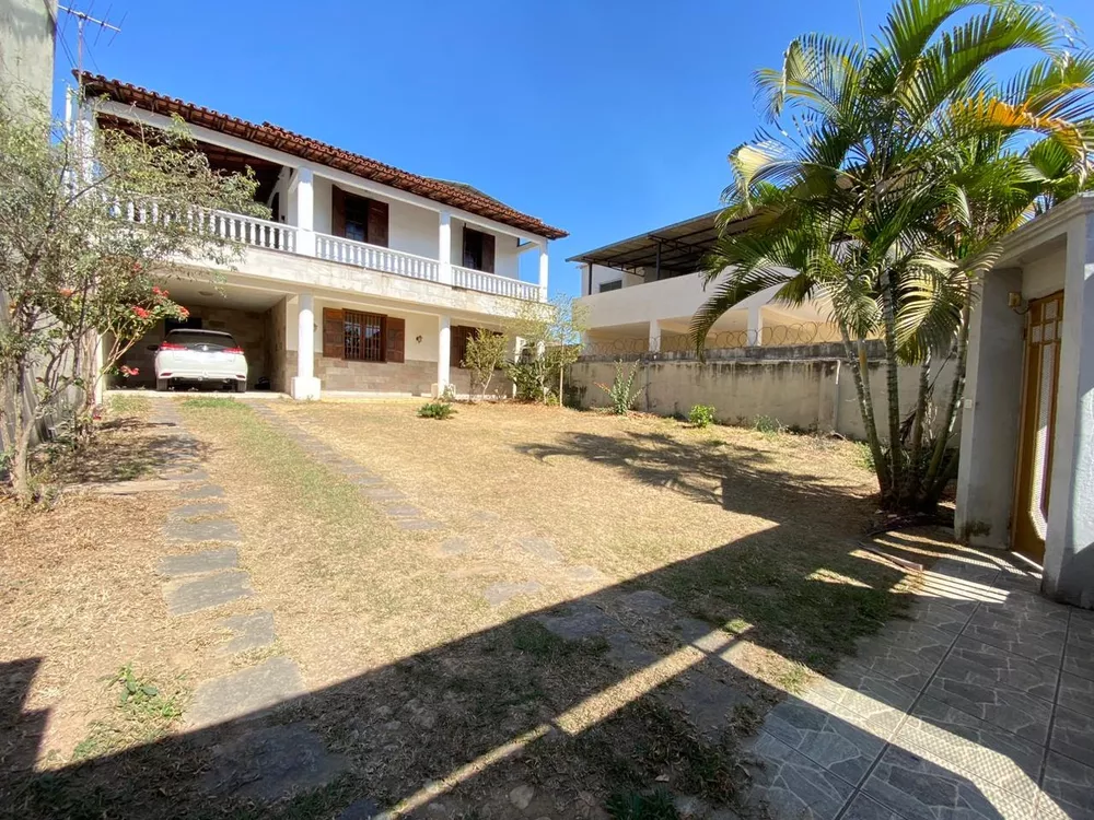 Casa à venda com 3 quartos, 360m² - Foto 1