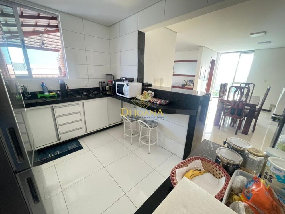 Cobertura à venda com 3 quartos, 180m² - Foto 2