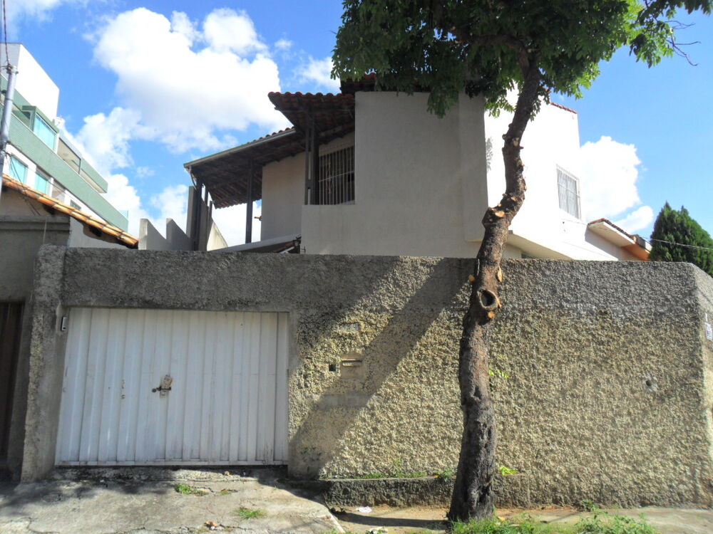 Casa à venda com 5 quartos, 110m² - Foto 1
