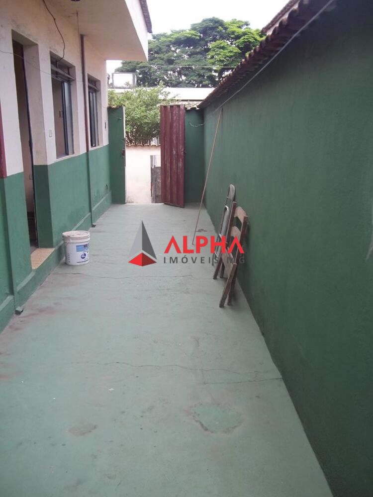 Casa à venda com 3 quartos, 360m² - Foto 1