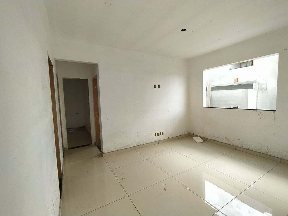 Casa à venda com 3 quartos, 74m² - Foto 2