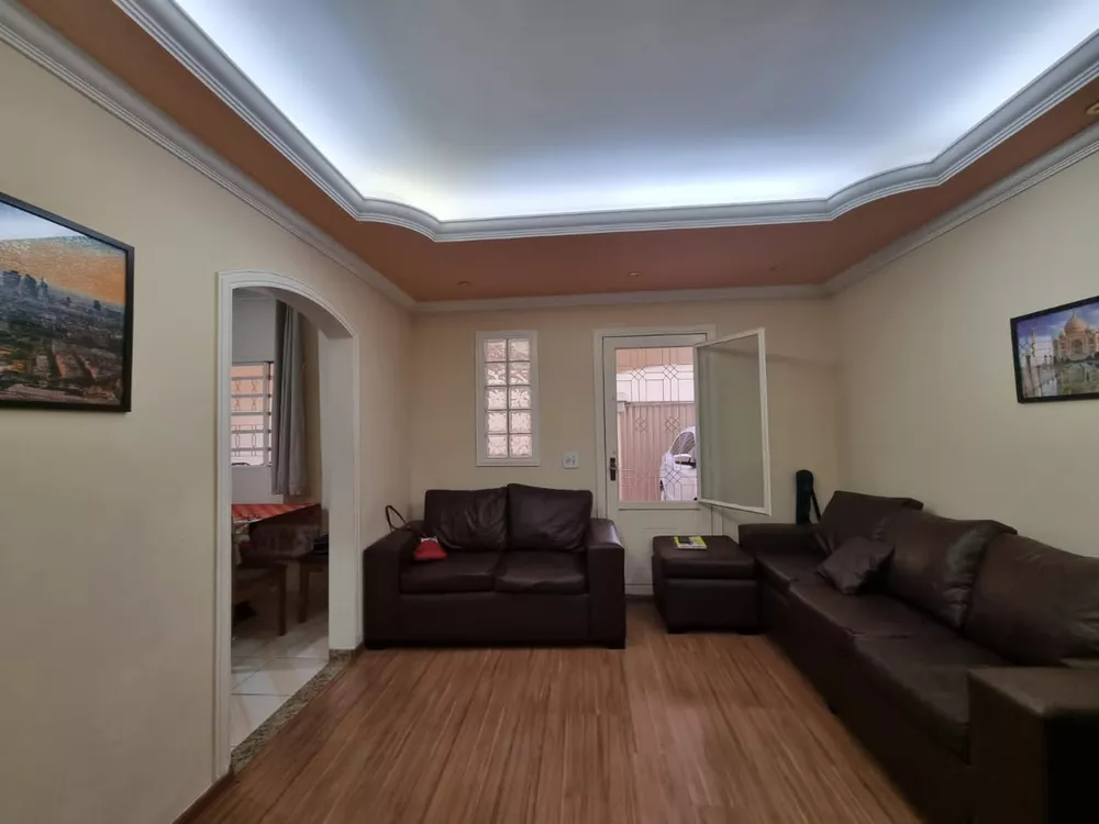 Casa à venda com 3 quartos, 130m² - Foto 1