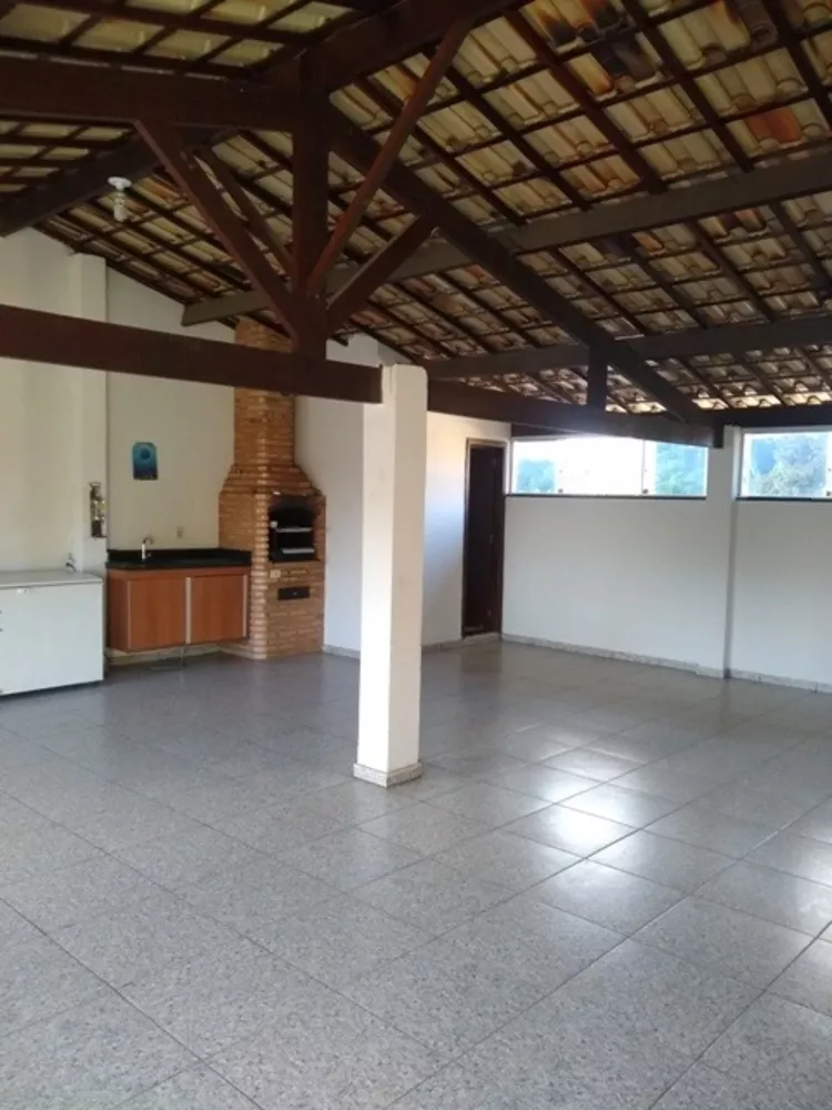 Casa à venda com 3 quartos, 290m² - Foto 1